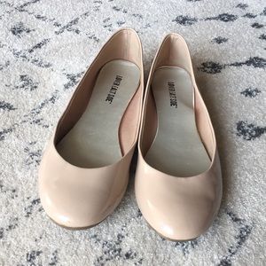 Nude flats